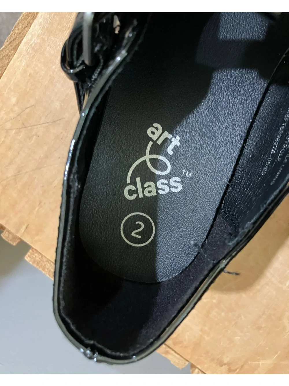 Art class girls size 2 patent leather look shoes